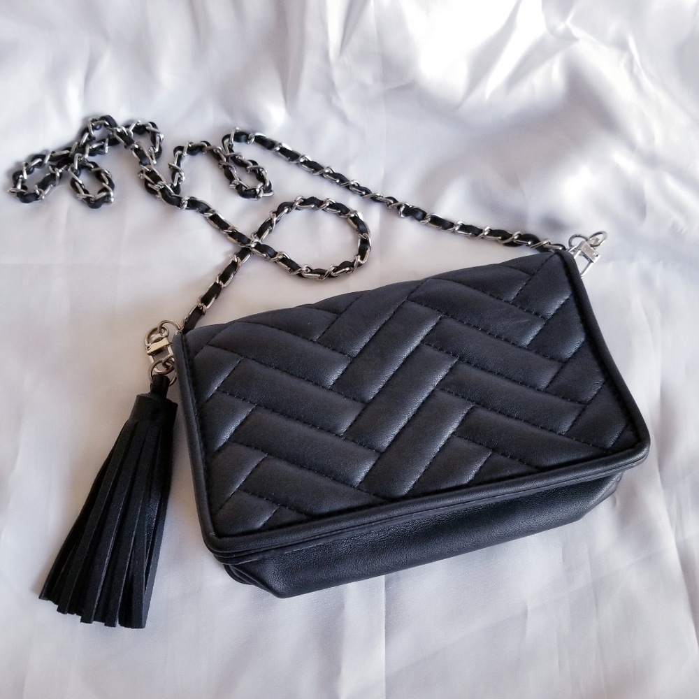 ZARA Crossbody bag, preowned in good condition, ship in within a day or two